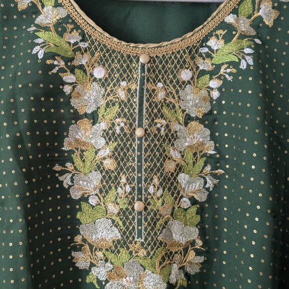 Elegant Green & Gold Embroidered Kurta – Size L - Picture 2 of 4